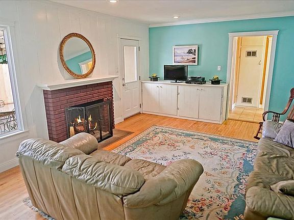 4th image of 6425 Nagle Ave