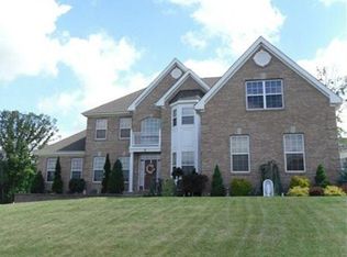 7 Dancer Ct, Monroe Township, NJ 08831