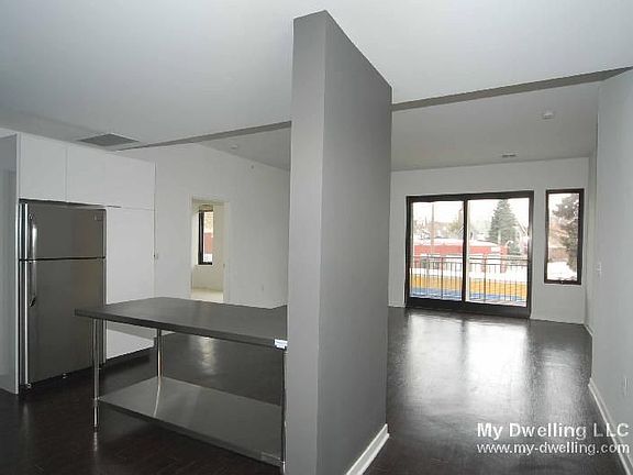5th image of 2440 S Kinnickinnic Ave APT 402
