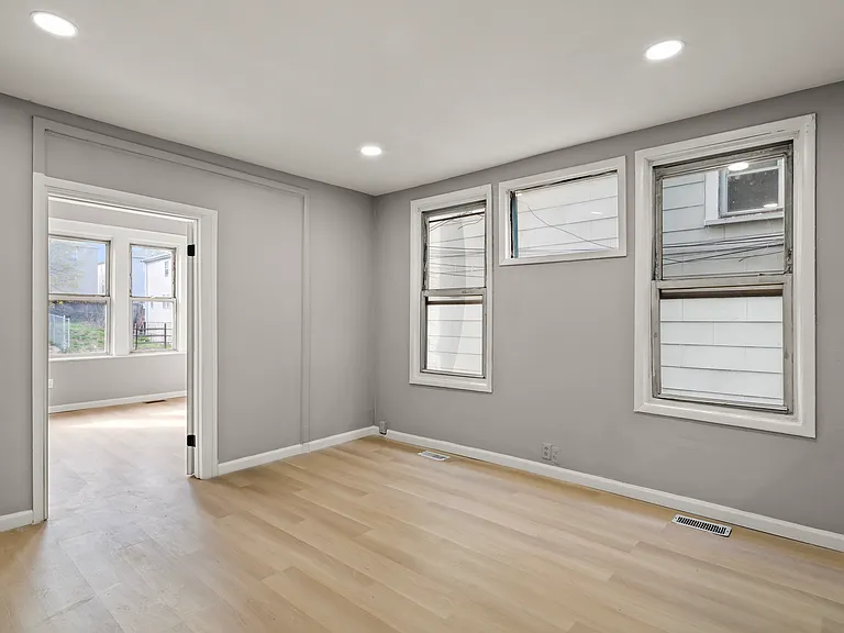 440 Jelliff Ave #1-L — Photo 2