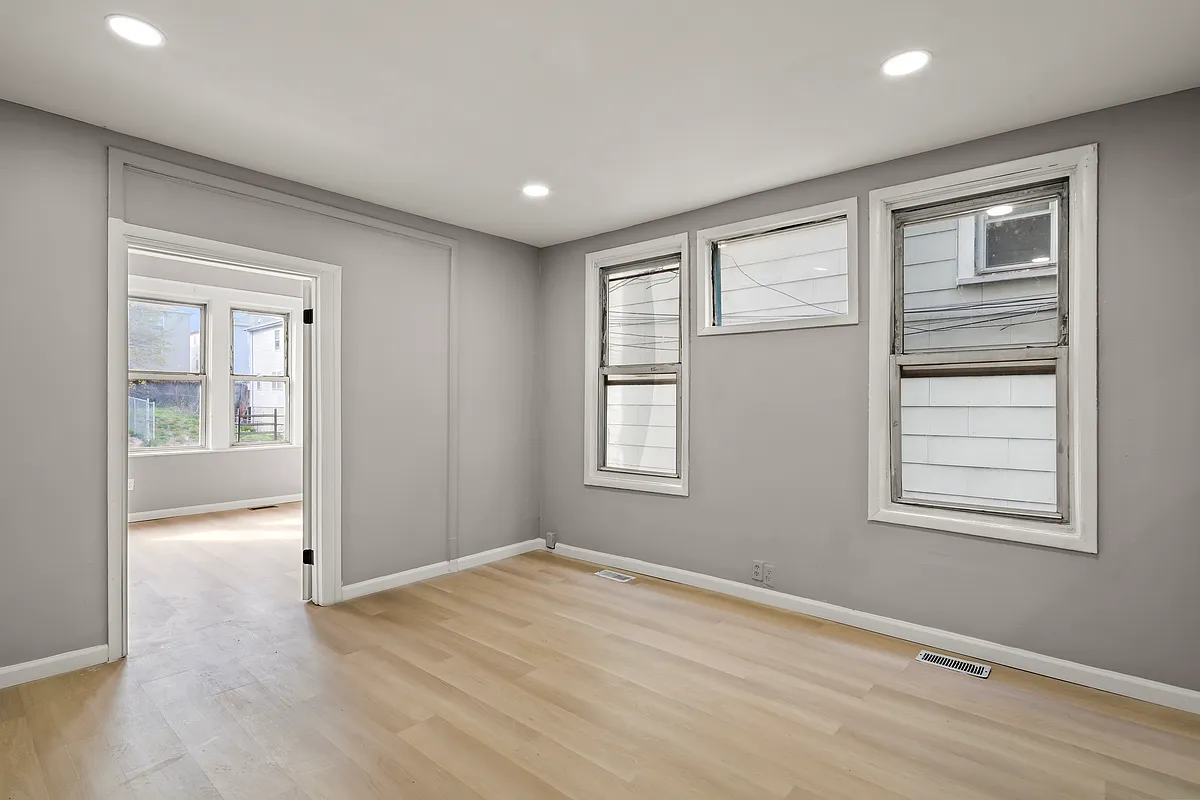 Building Photo - 440 Jelliff Ave #1-L
