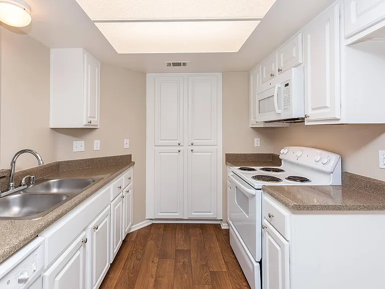 Wood Canyon Villas — Photo 20