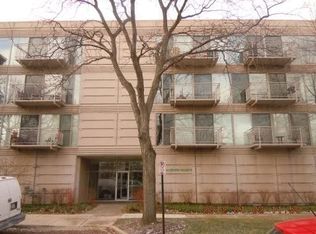 705 11th St APT 201, Wilmette, IL 60091