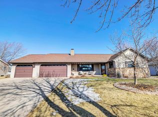 1202 Meadow View Ln, De Pere, WI 54115