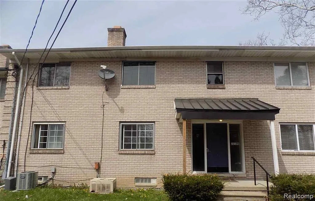22100 Dante St photo 1