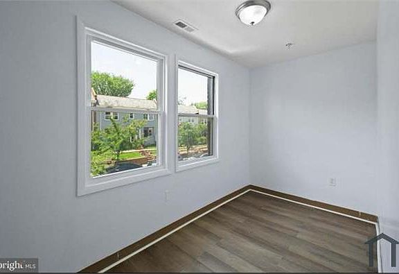 2nd image of 1254 Meigs Pl NE APT 4