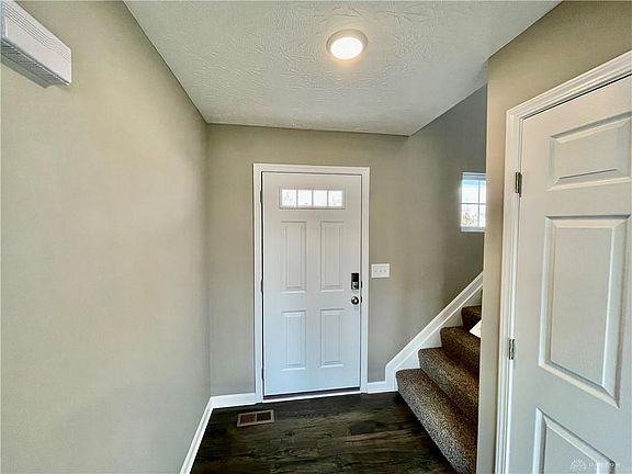 3rd image of 69 Country Ln