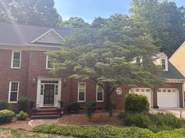 1049 Vestavia Woods Dr, Raleigh, NC 27615