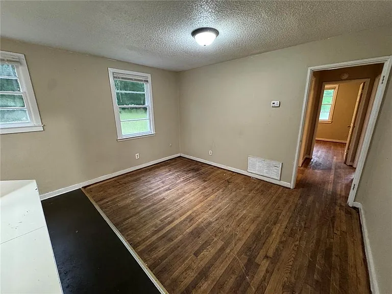 4670 Rosewood Dr — Photo 9