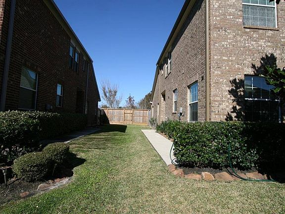 3rd image of 11010 Bakerwood Dr