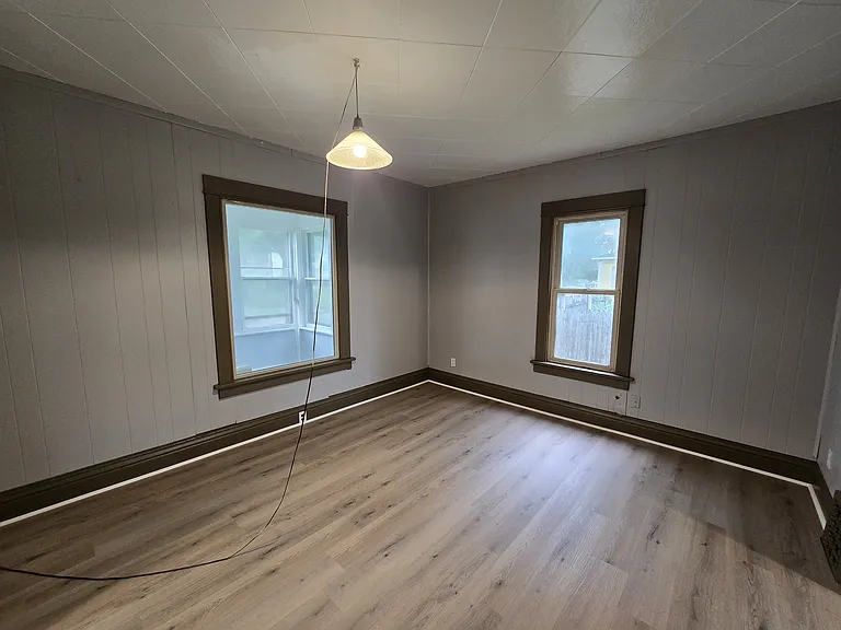 419 Bratnober St — Photo 3