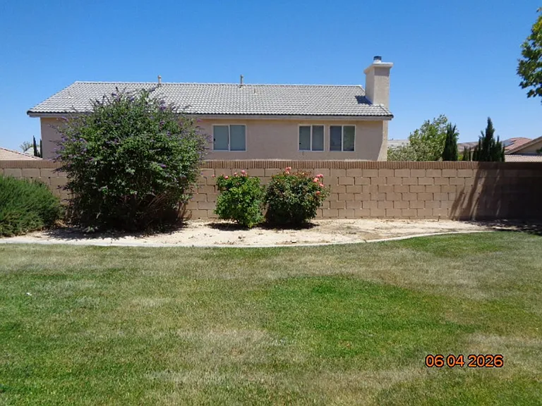 2045 W Avenue J #7 — Photo 29