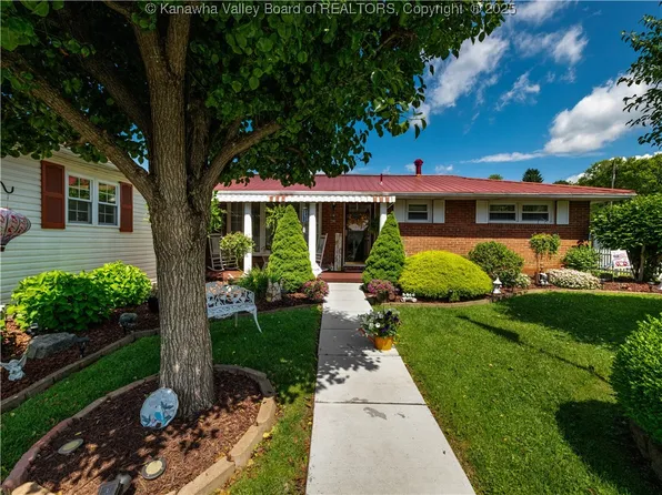 28 Circle Dr, Ravenswood, WV 26164