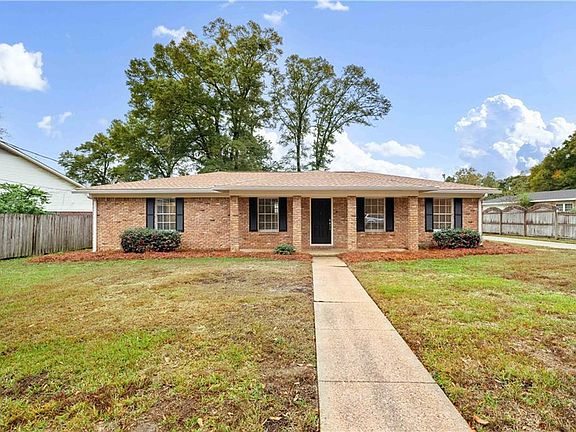 3rd image of 1586 Regency Dr