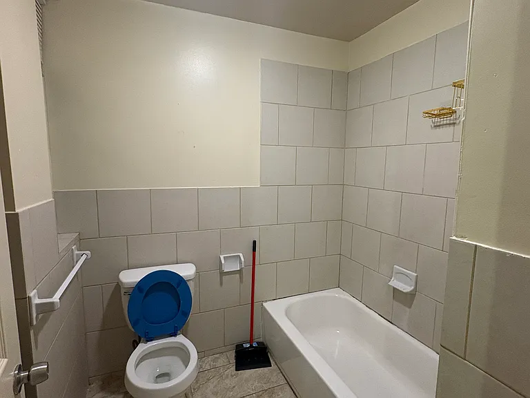 143-147 Huntington Ter #1R — Photo 7