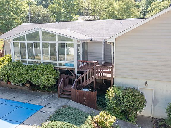 5th image of 1511 Louise Dr SE