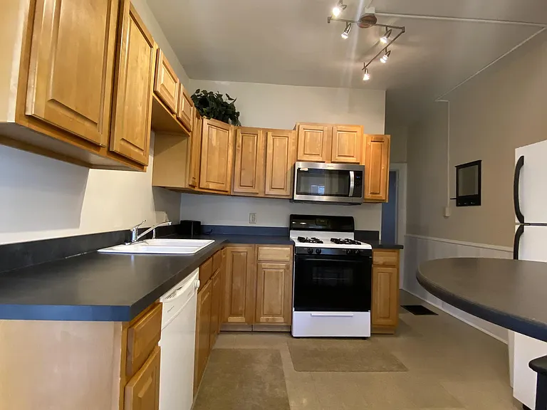 725 Grace St — Photo 7