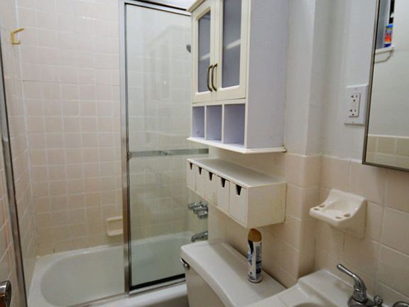 4th image of 231 E 10th St APT 1