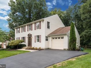 112 Applegate Dr, Sterling, VA 20164