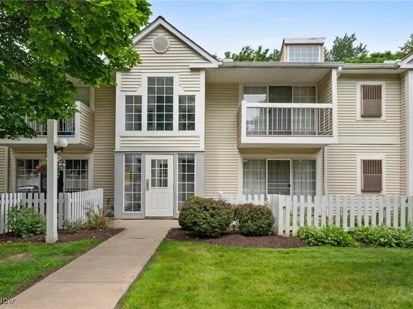 2820 N Bay Dr APT P12, Westlake, OH 44145
