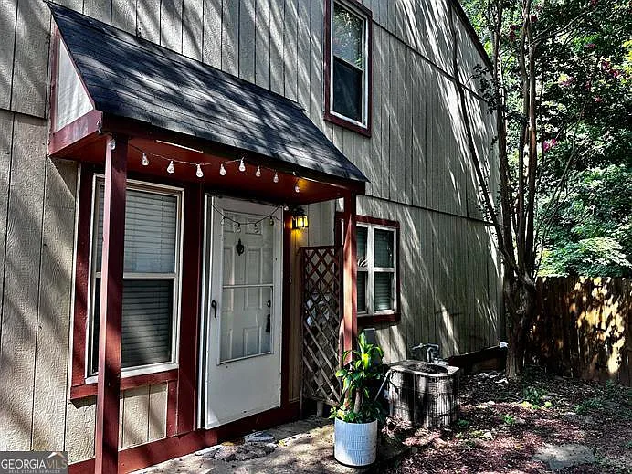 1060 Falling Water Dr SE — Photo 3