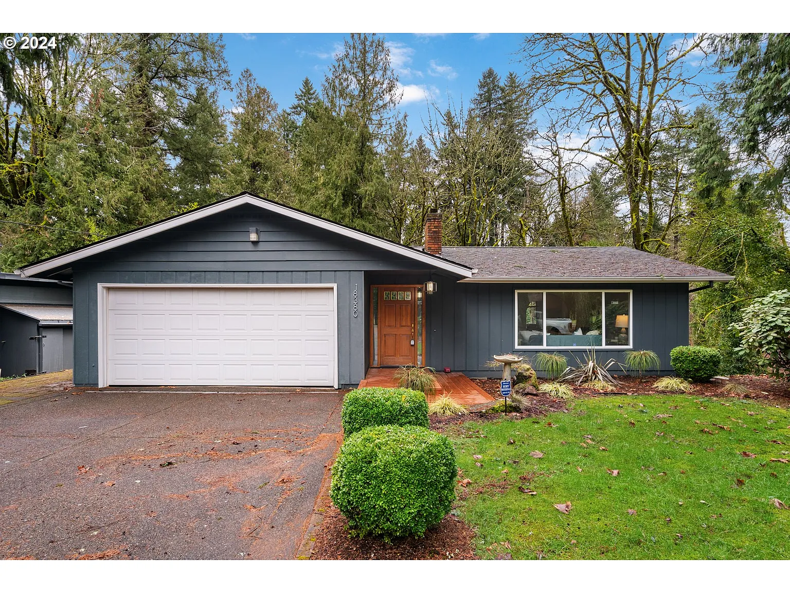 18380 Trillium Dr photo 1