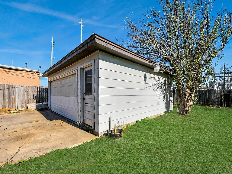 8011 La Roche Ln — Photo 43