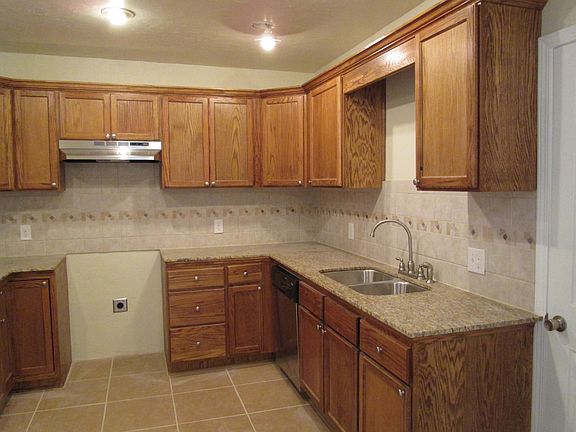 3rd image of 4407 N Willow Ave