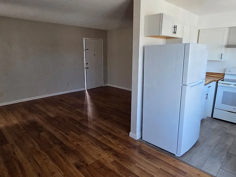 3025 Newell St — Photo 10