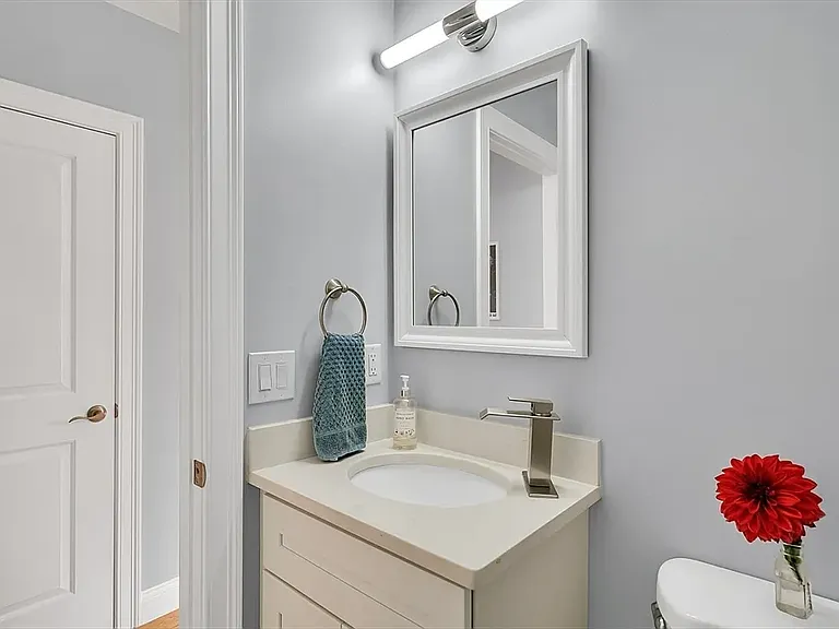 25-27 Albion St #2 — Photo 11