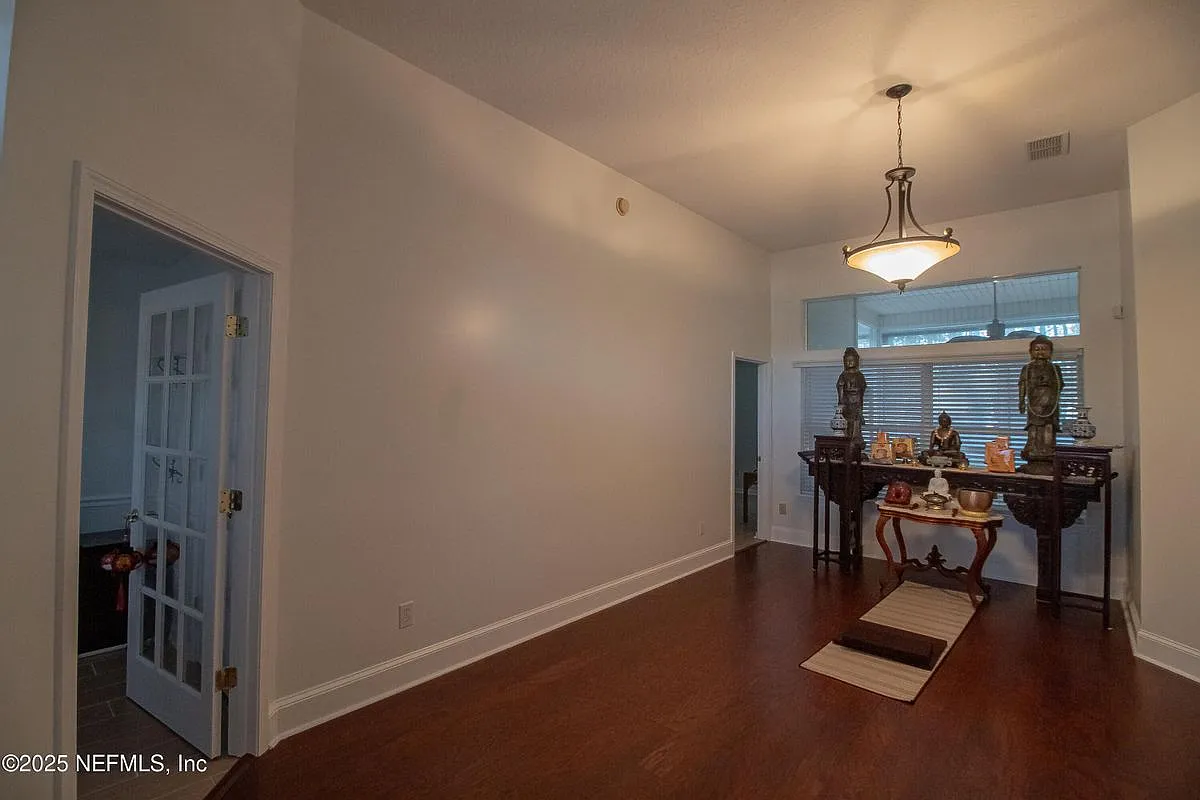 4 bed, 2.0 bath, 2163 sqft, $2,300 — Photo 3