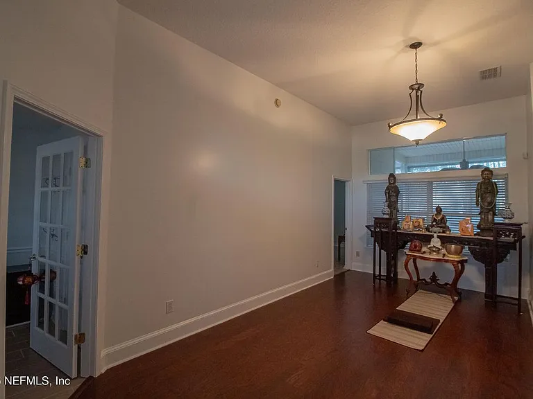 8146 Leafcrest Dr — Photo 3