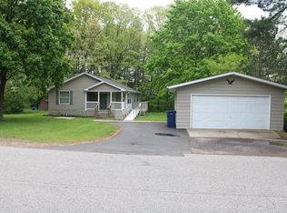 727 Old County Farm St, Harrison, MI 48625