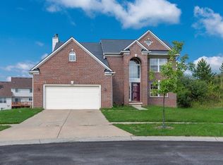 2252 Woodhaven Ct, Ann Arbor, MI 48105