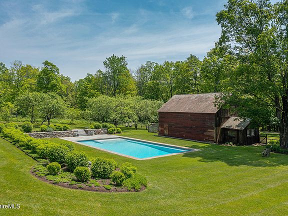 3rd image of 1015 Sisson Hill Rd
