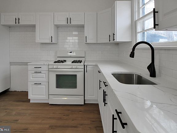 5th image of 229 E Hortter St