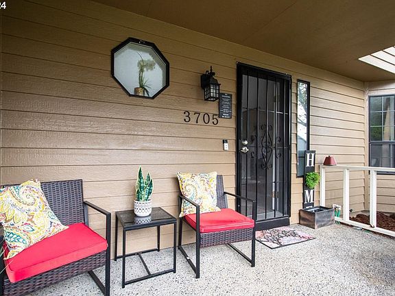 3rd image of 3705 NE 159th Ave