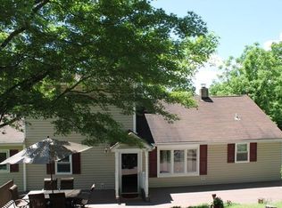 7 Aspen Ln, Lake Peekskill, NY 10537