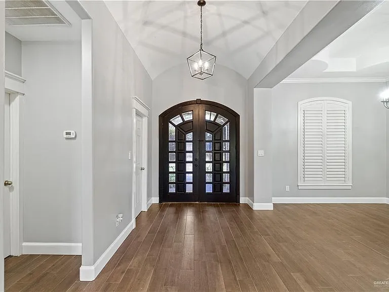 2510 May Ave — Photo 2