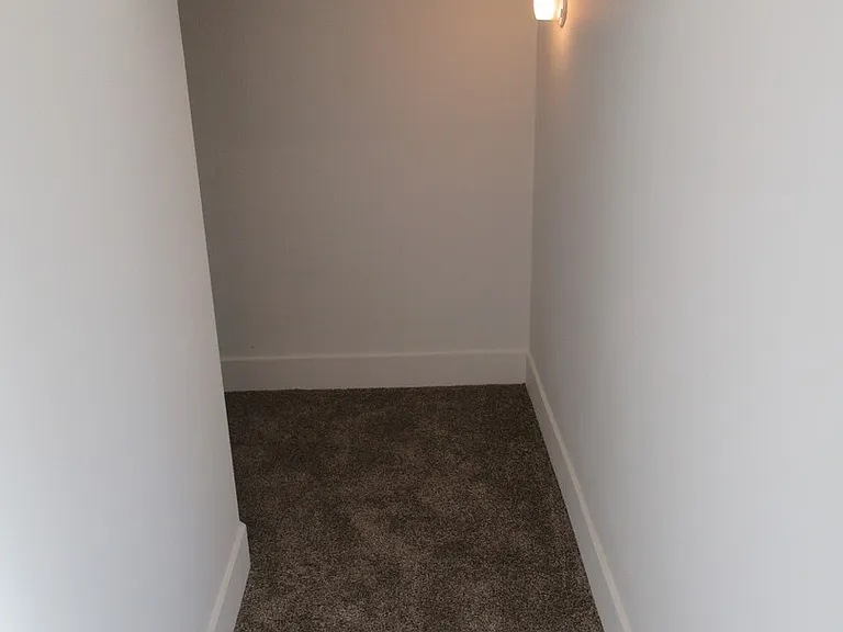 Large Duplex in South Salem! — Photo 21