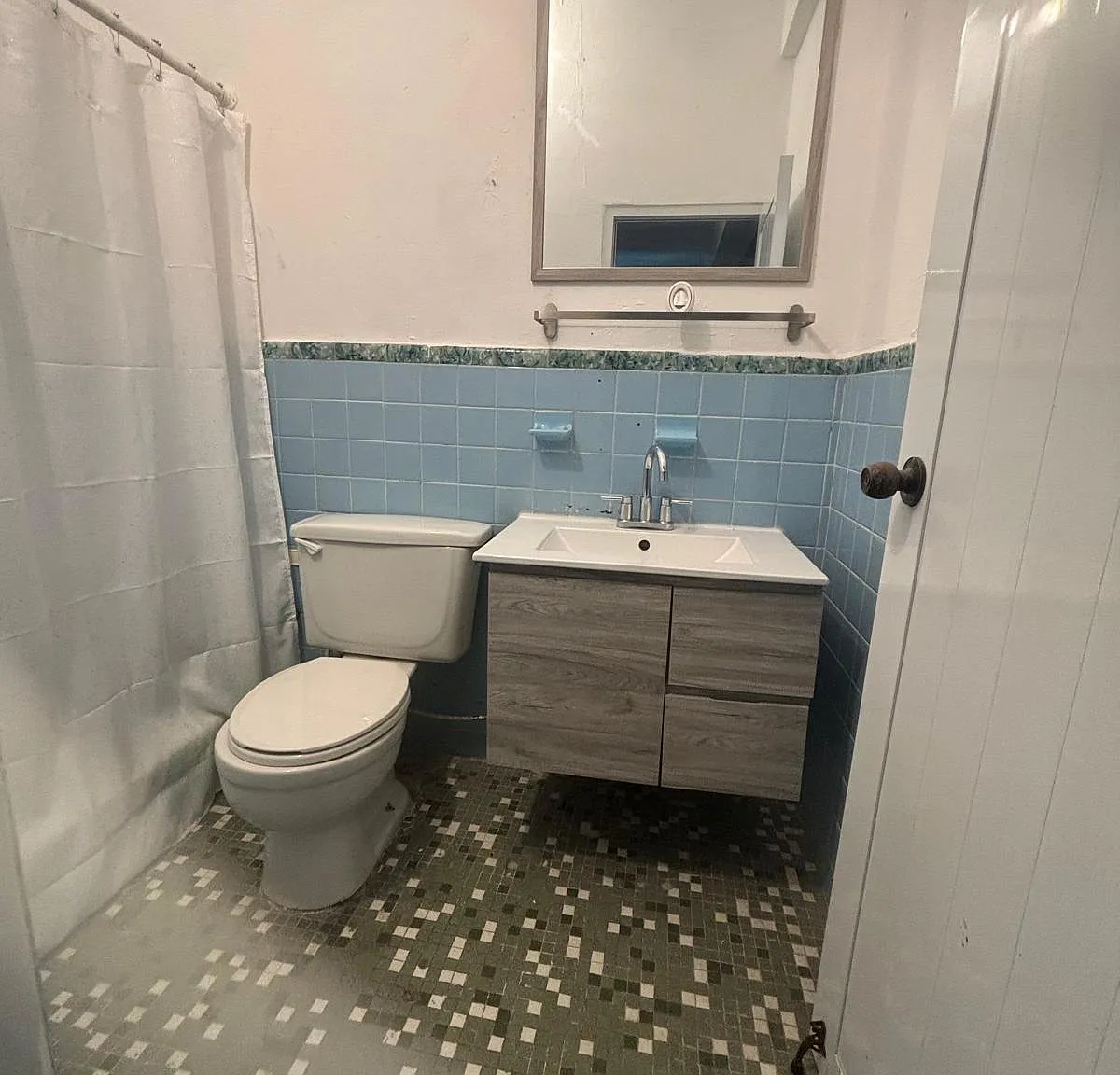 2 bed, 1.0 bath, 800 sqft, $750 — Photo 1