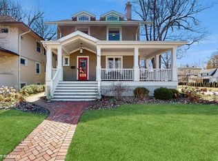 927 Greenleaf Ave, Wilmette, IL 60091