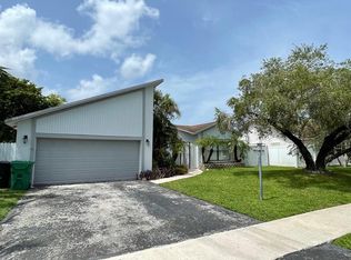 8041 NW 45th St, Lauderhill, FL 33351