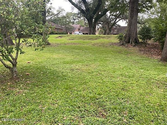 3rd image of 132 Green Oaks Dr