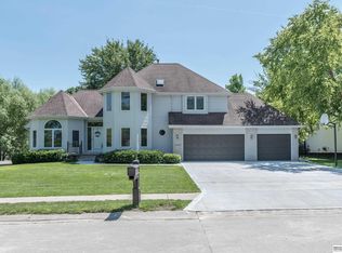 16605 Howard Cir, Omaha, NE 68118