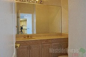 8349 Blackburn Ave #302 — Photo 11