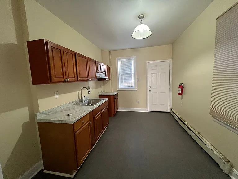 510 W Hanover St — Photo 5