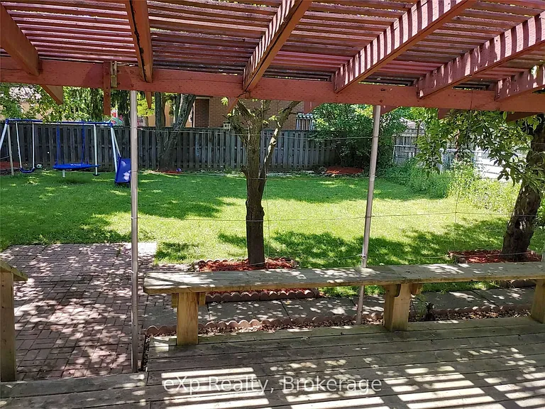 96 Larch St #UPPER — Photo 16