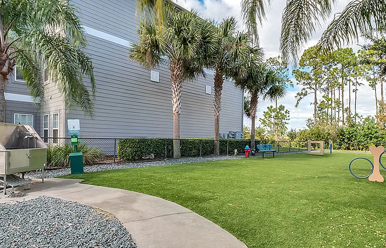 Andros Isles Apartments — Photo 39