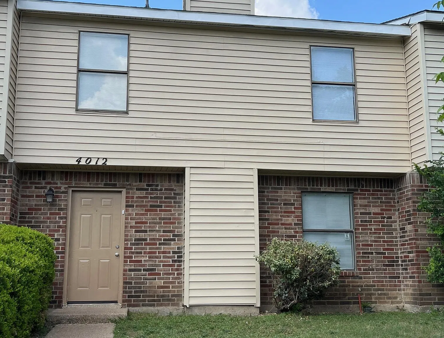 3 bed, 2.5 bath, 1350 sqft, $2,000 — Photo 1